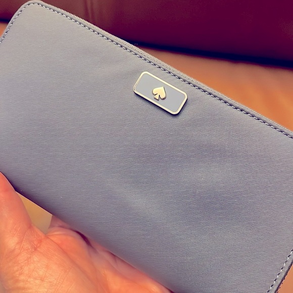 Kate Spade New York Dawn Blue Zip Around Wallet - Picture 1 of 7